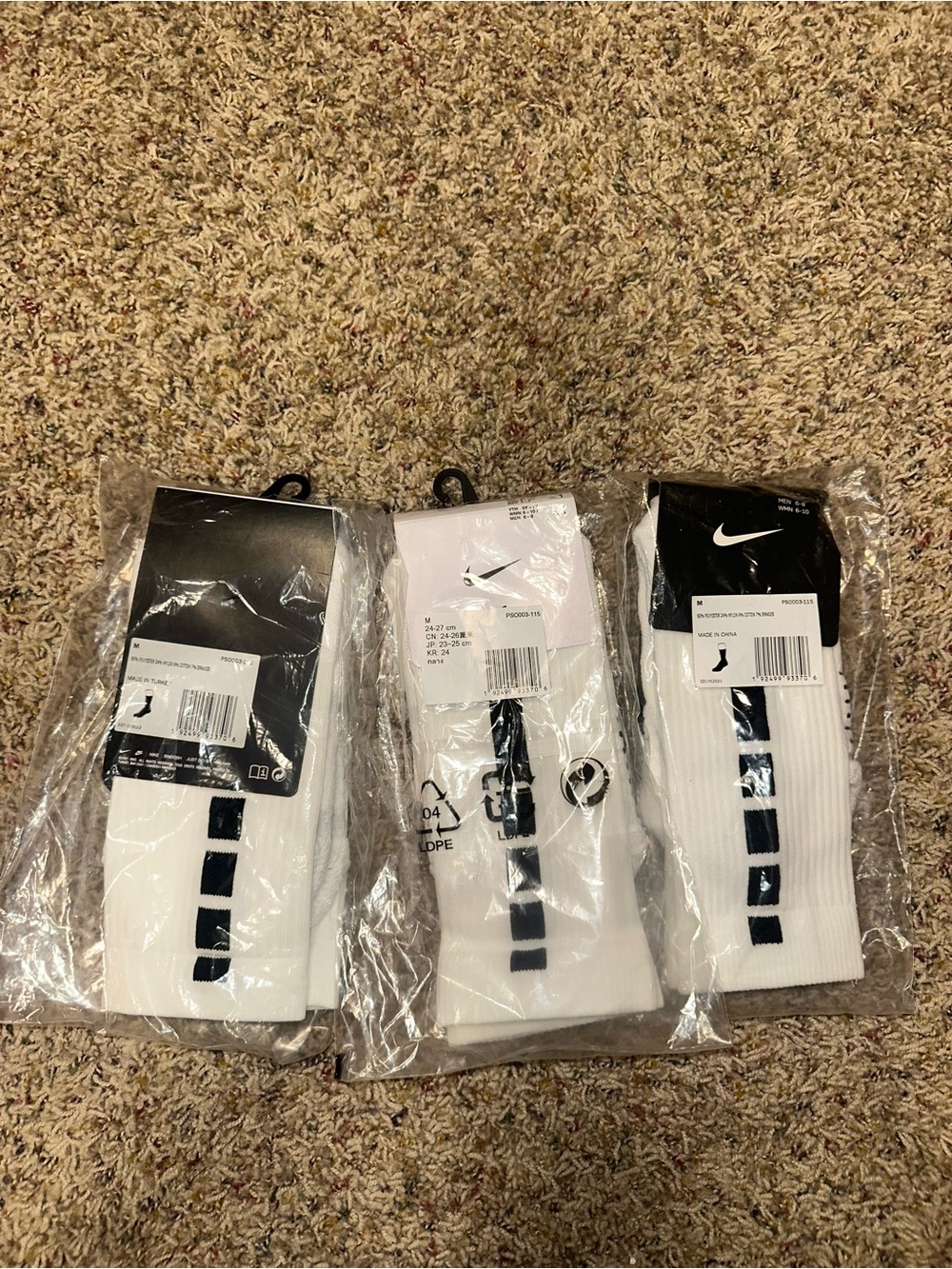 Nike Men's White and Black Elite Socks
